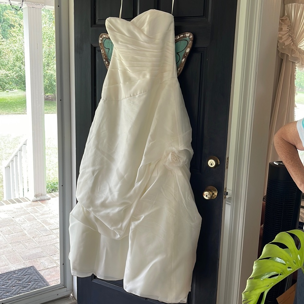 Judd Waddell Organza Wedding Gown w/ Gorgeous Organza Flowers